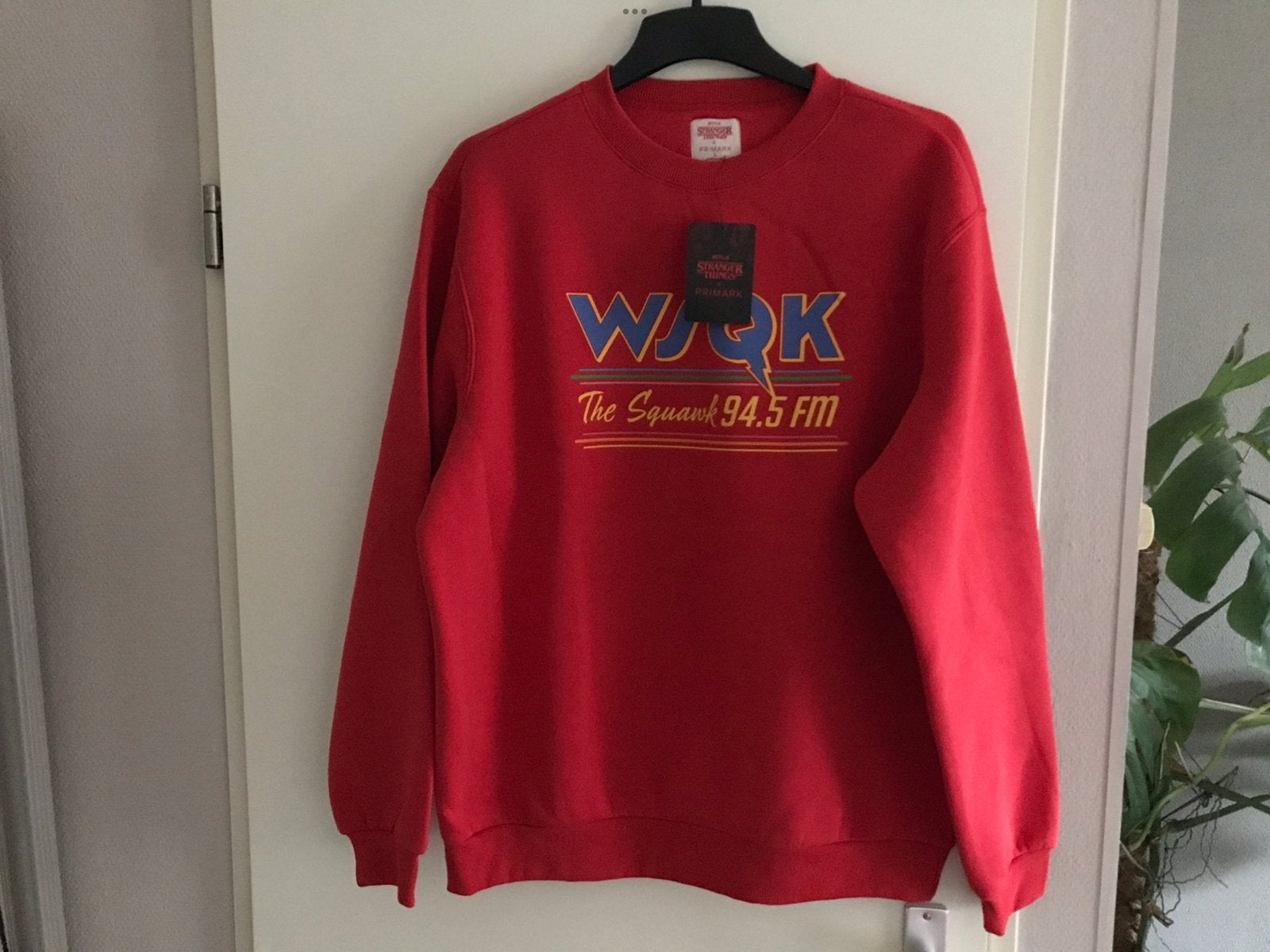 Stranger Things WSQK sweater, Ophalen of Verzenden, Nieuw, Maat 56/58 (XL), Rood