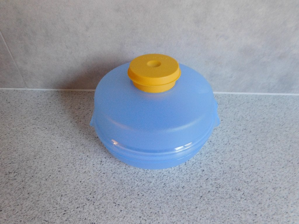 Tupperware Salade Box Blauw Sauscup Geel, Ophalen of Verzenden, Zo goed als nieuw, Blauw, Bak of Kom
