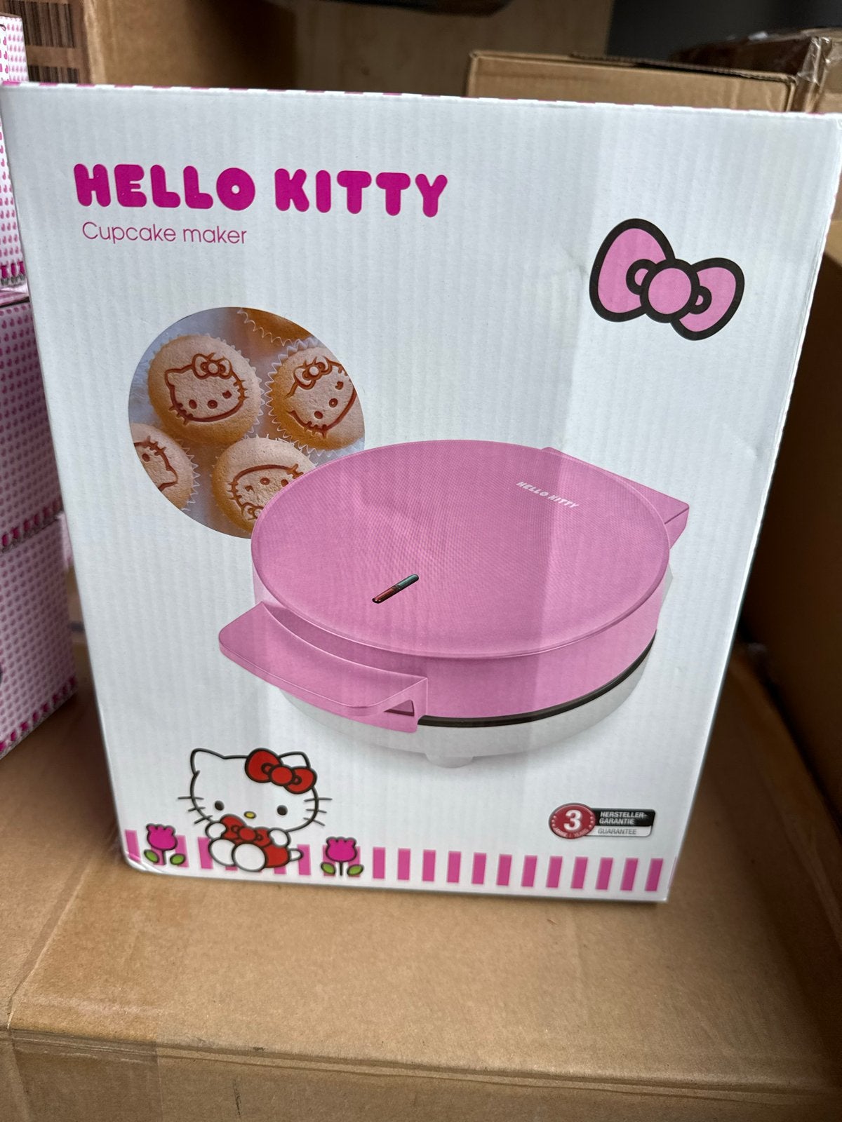 Nieuwe Hello Kitty Cupcake Maker - Roze, Ophalen of Verzenden, Nieuw, Cupcakes, Bakvorm