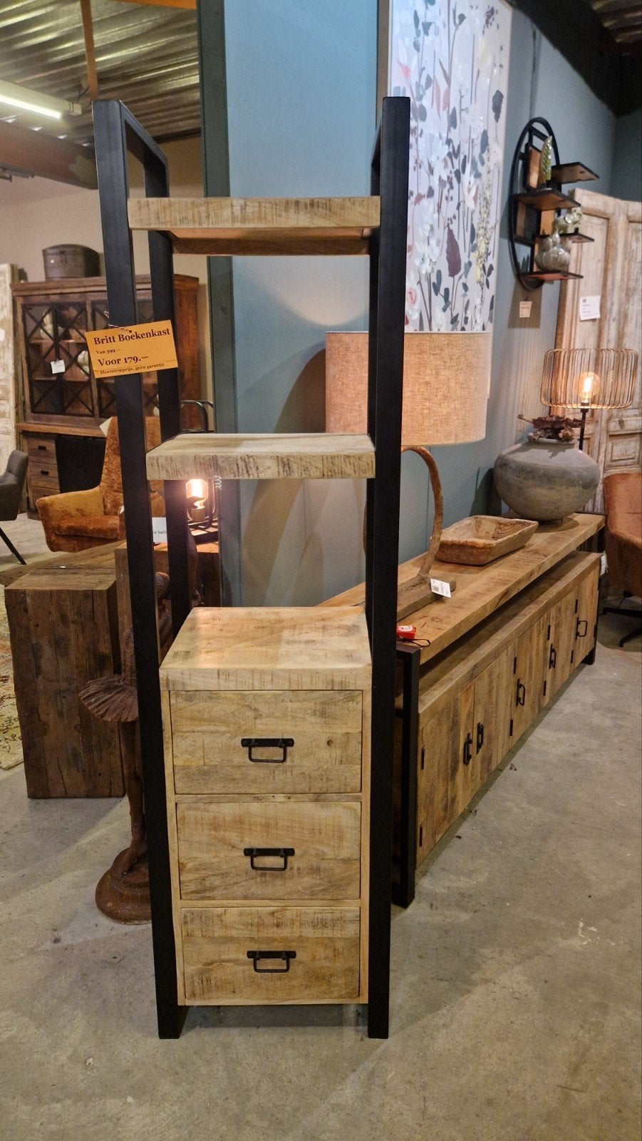 SALE ‼️ mango boekenkast britt met lades, Ophalen, Met plank(en), 200 cm of meer, Industrieel modern