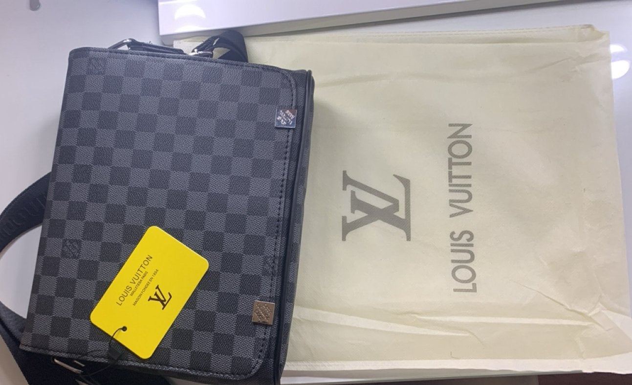 Messenger Bag - Nieuw met dustbag en kaartjes, Sieraden, Tassen en Uiterlijk, Tassen | Schoudertassen, Ophalen of Verzenden, Nieuw