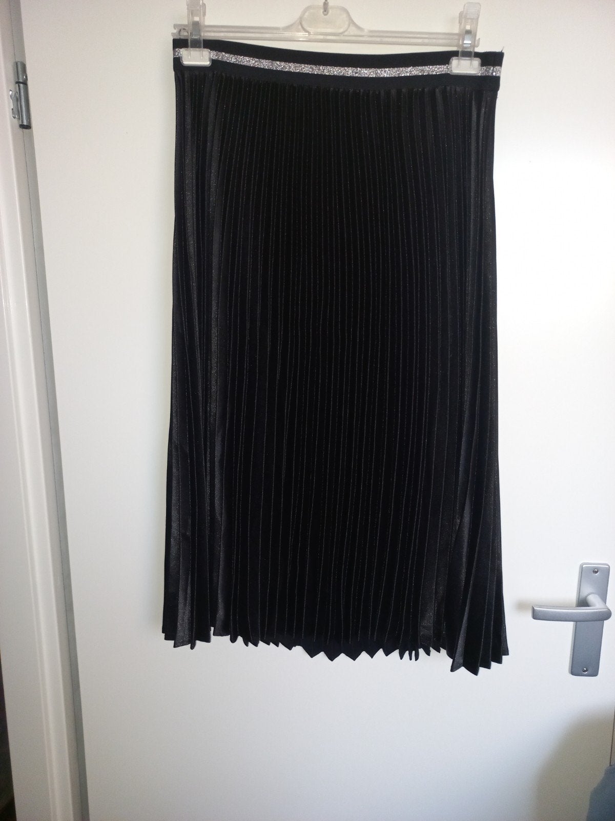 Esprit zwarte lange plissé maxirok maat 42, Kleding | Dames, Zwart, Maat 42/44 (L), Ophalen of Verzenden, Zo goed als nieuw