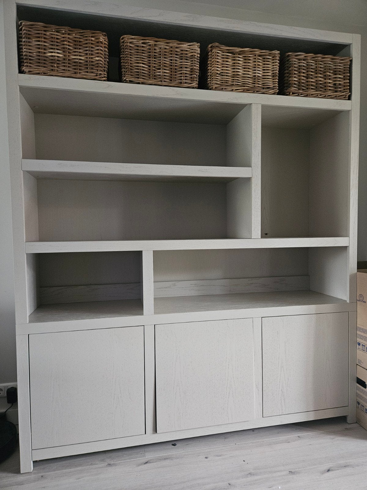 Stijlvolle Boekenkast met Opbergruimte en Planken, Huis en Inrichting, Kasten | Boekenkasten, Zo goed als nieuw, Met deur(en)