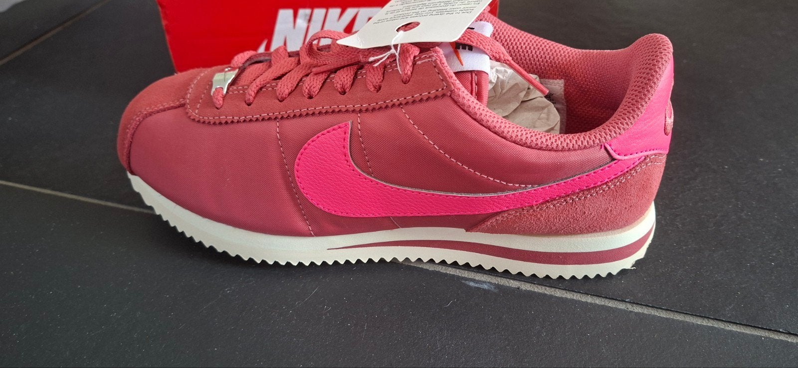 Nieuwe Nike Cortez Sneakers Roze/Rood - Maat 39-40, Nike, Nieuw, Ophalen of Verzenden, Sneakers of Gympen