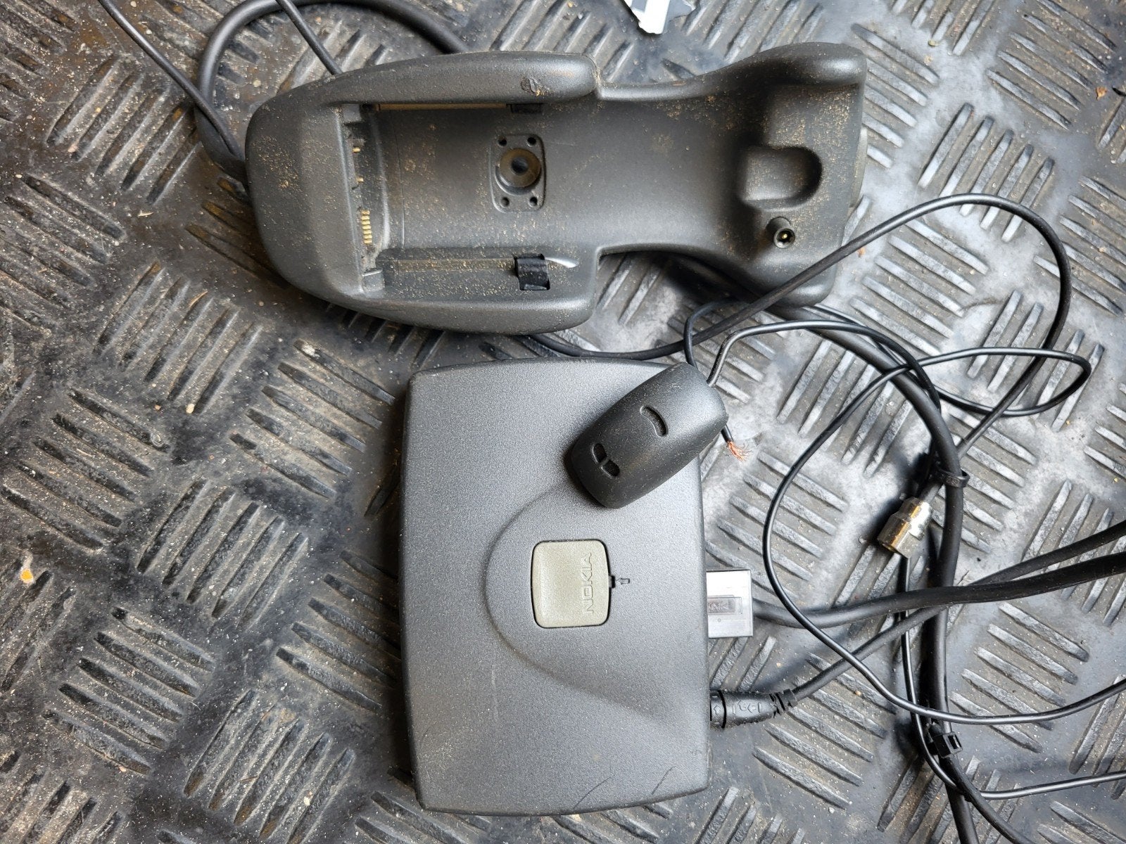 Nokia Carkit HF-2 en MCC-1 - Complete set, Telecommunicatie, Carkits, Ophalen, Inbouw, Nokia, Complete carkit