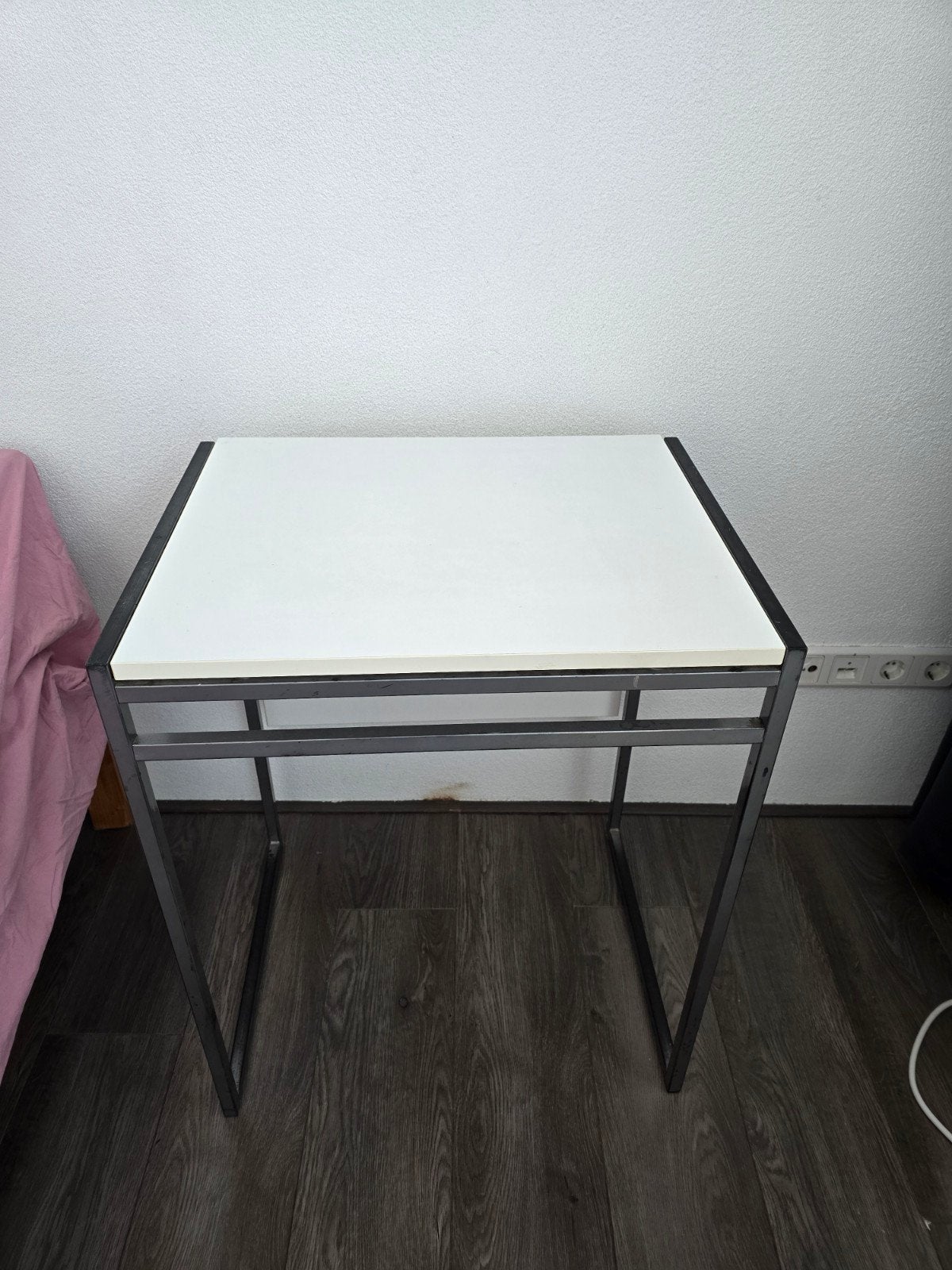 Uitschuifbare bijzettafel - Wit met metalen frame, Huis en Inrichting, Ophalen, Gebruikt, 50 tot 100 cm, 50 tot 100 cm