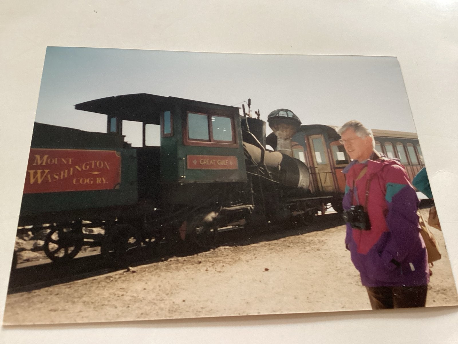 Vintage foto van Mount Washington Cog Railway met man 9x12 c, Verzamelen, Ophalen of Verzenden, Zo goed als nieuw, Trein