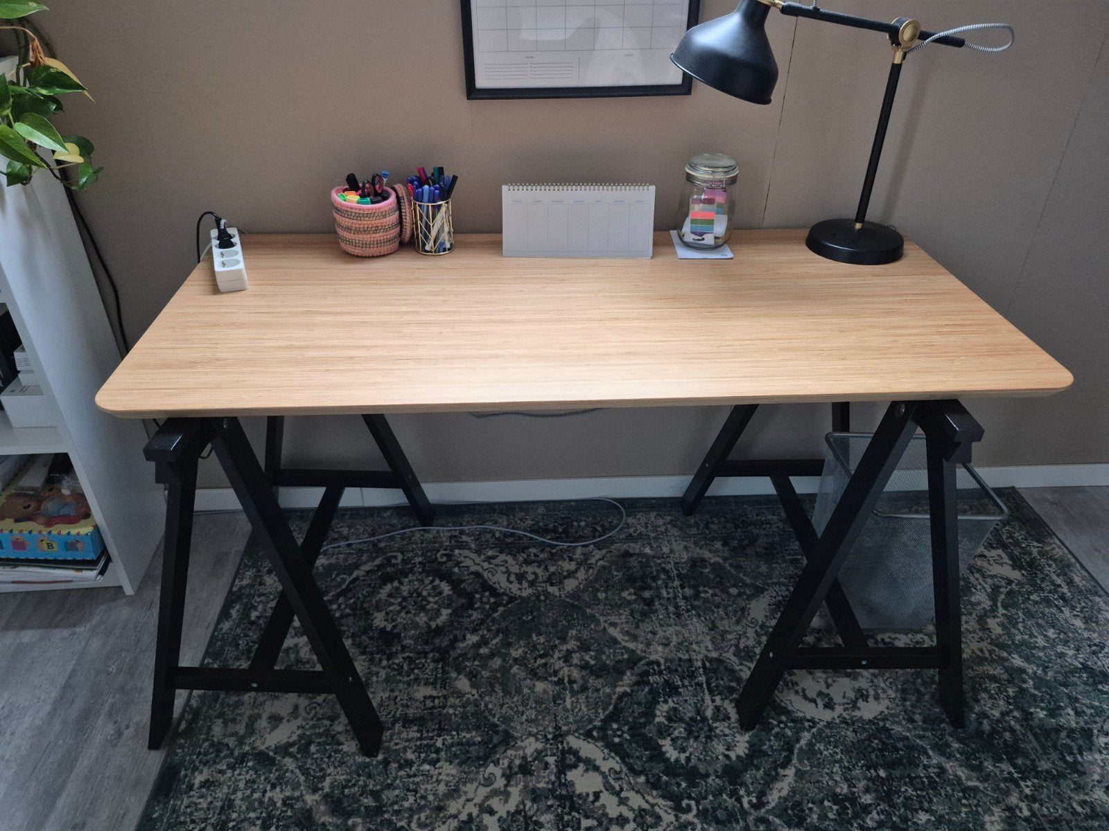 Bureau op schragen, hout blad, zwarte schragen, 140x65x75, Ophalen, Zo goed als nieuw, IKEA, 140 cm