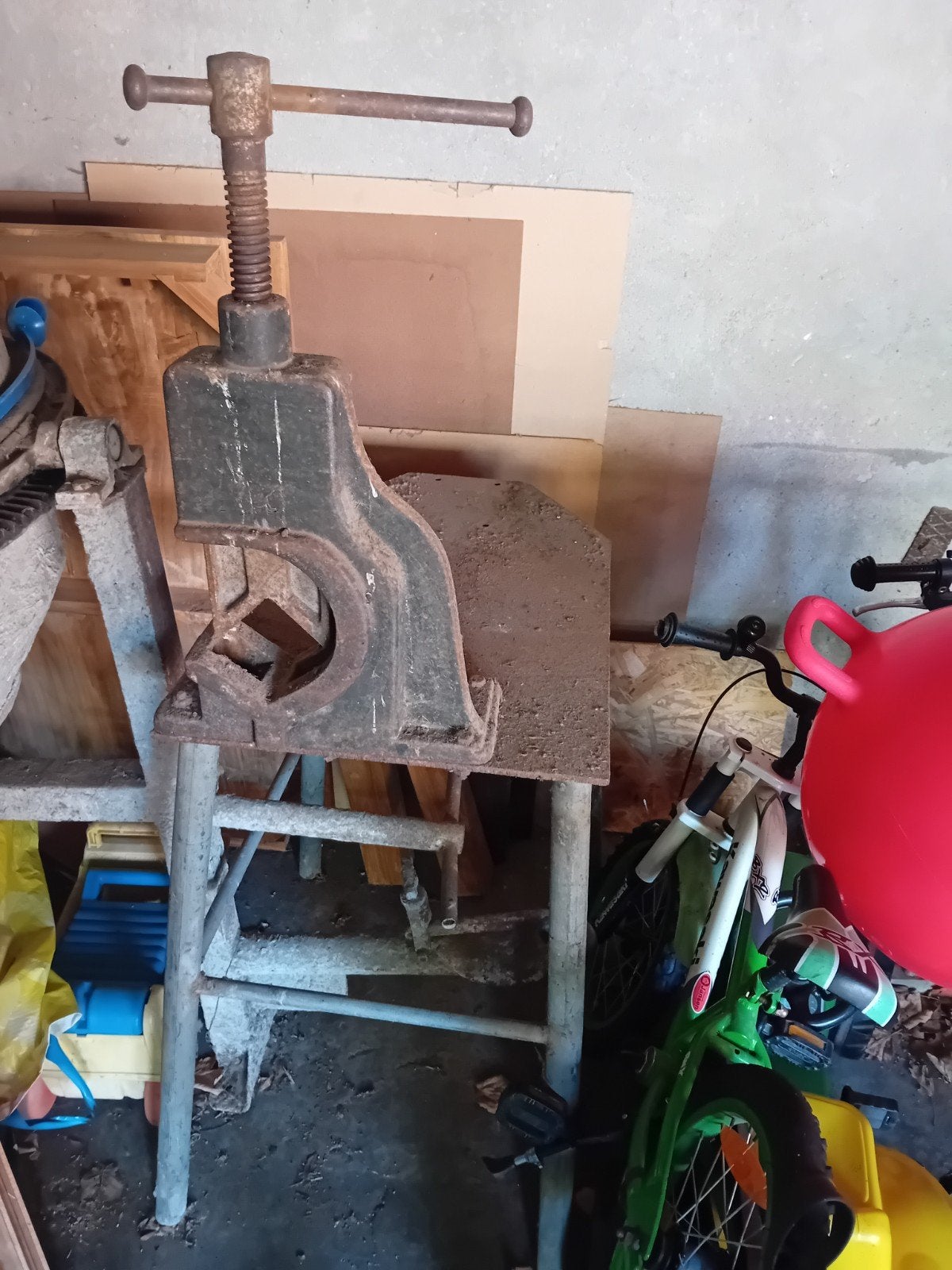 Oerdegelijke Buizenklem/pijpenklem met onderstel, Doe-het-zelf en Verbouw, Ophalen