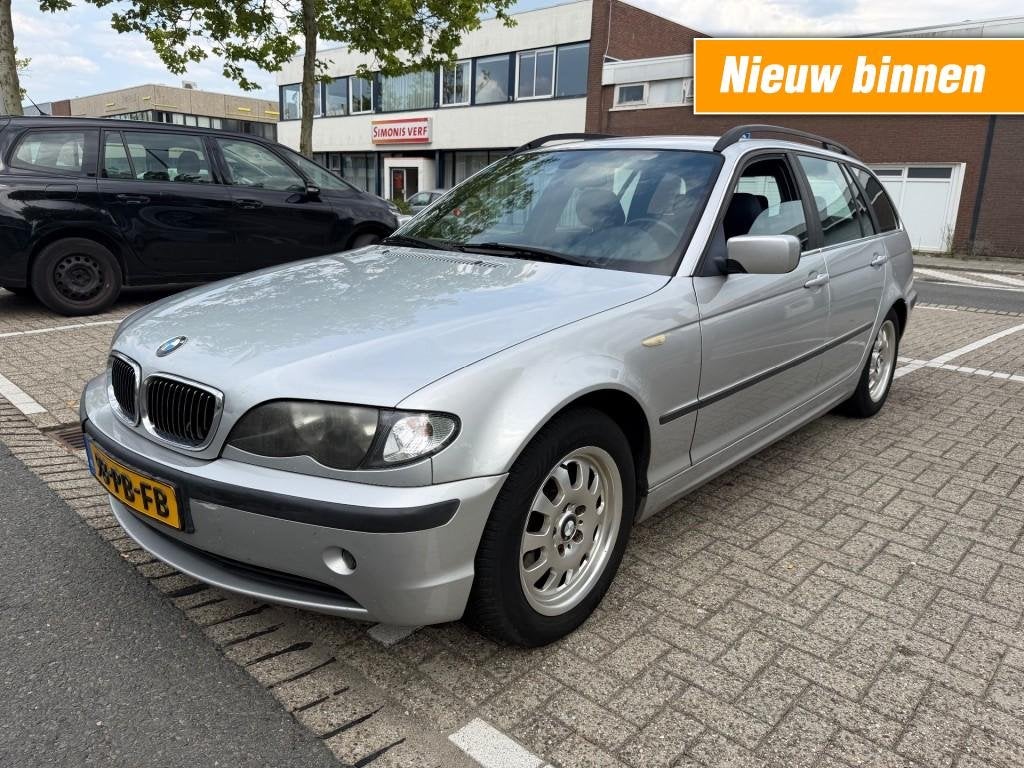 Bmw 3-SERIE 316i Lifestyle Edition CLIMA NAVI HANDEL EXPORT, 4 cilinders, Navigatiesysteem, Handgeschakeld, Zilver of Grijs