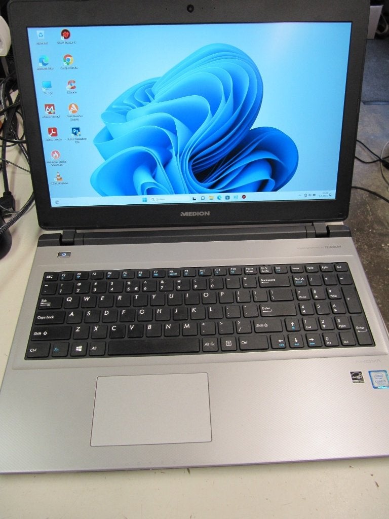 Intel Core i5-7200U HT 3,0 GHZ.15’6 inch.12GB,240ssd,1Tb HDD, 2 tot 3 Ghz, Medion, Ophalen of Verzenden, Zo goed als nieuw
