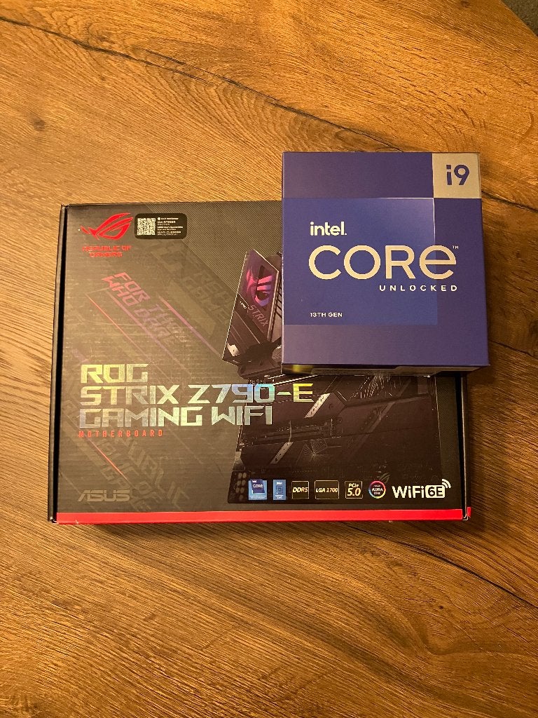ASUS ROG Strix Z790-E Gaming WiFi + Intel Core i9-13900K, Ophalen of Verzenden, Zo goed als nieuw, Intel, DDR5