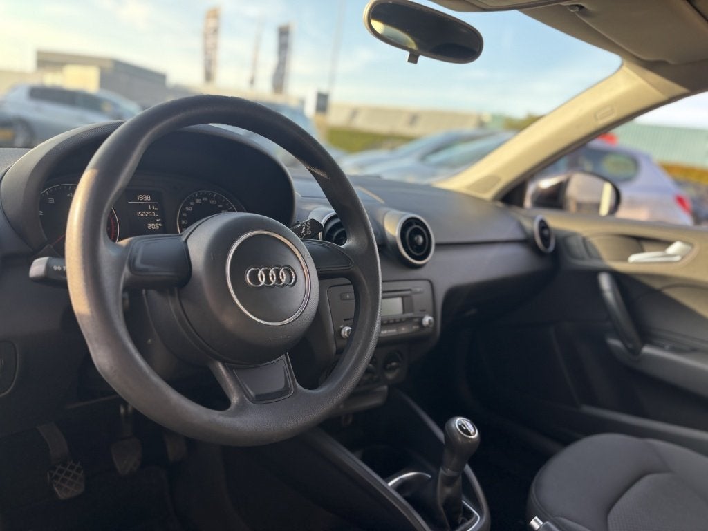 Audi A1 1.2 TFSI Attraction (bj 2011), Euro 5, 86 pk, 4 cilinders, 4 stoelen