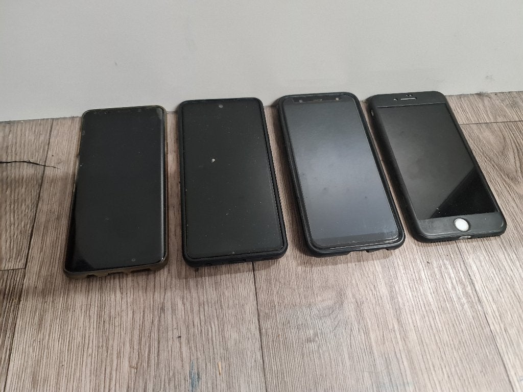 3 mobiele telefoons 2 samsung 1 apple, Telecommunicatie, Mobiele telefoons | Samsung, Ophalen, Gebruikt, Zwart, Touchscreen