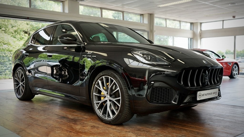 Maserati Grecale 2.0 GT 4WD | Sport stoelen | lucht vering |, Auto's, Maserati, 4 cilinders, Zwart, Leder, Bedrijf