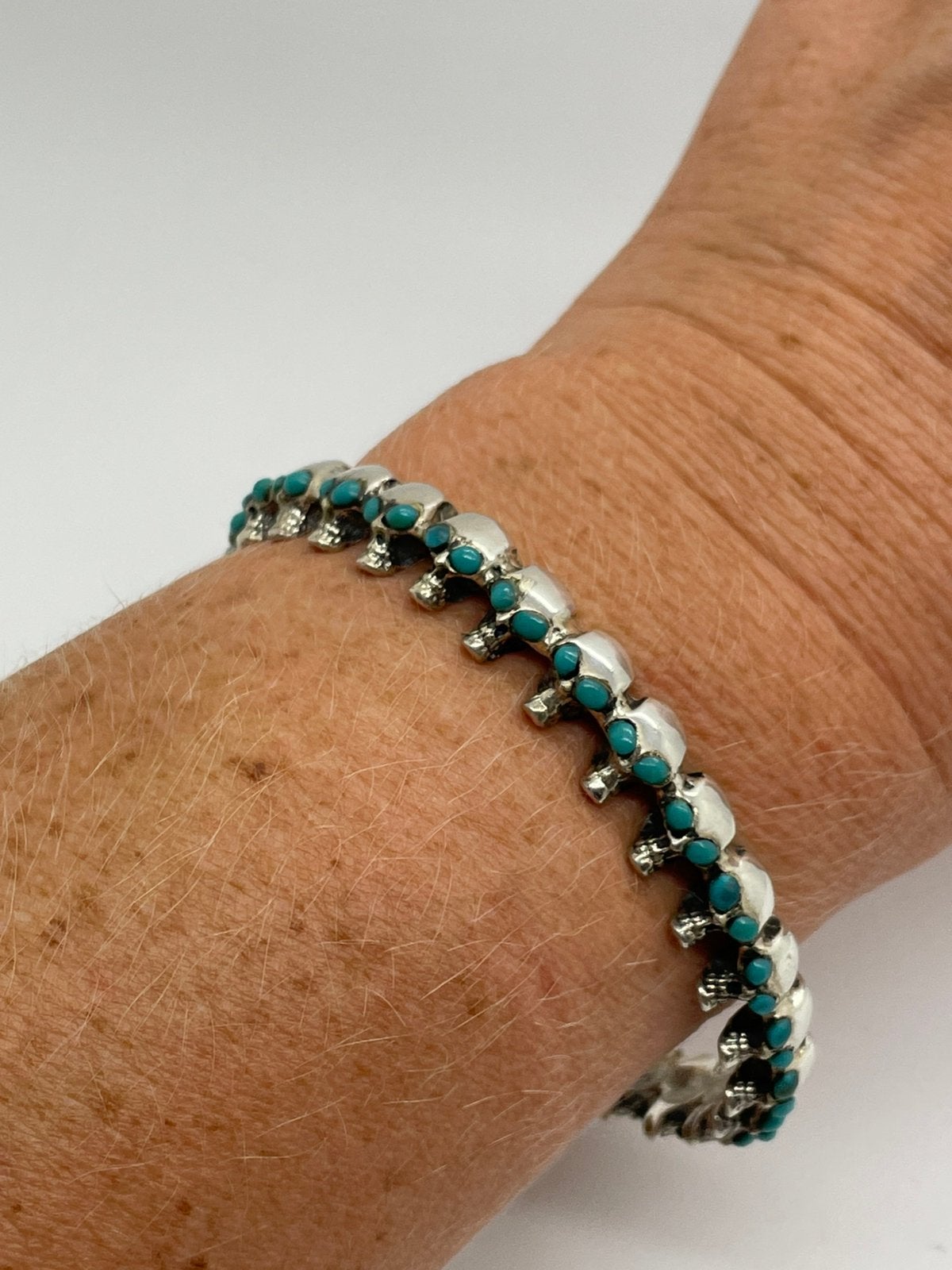 F644 Prachtige zilveren skull bangle met turkoois, Ophalen of Verzenden, X, Met edelsteen, Zilver