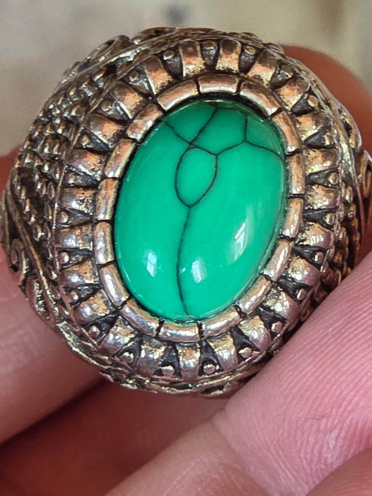 Oosterse ring met groene steen - Maat 19, Sieraden, Tassen en Uiterlijk, Ringen, Overige materialen, 19 tot 20, Ophalen of Verzenden