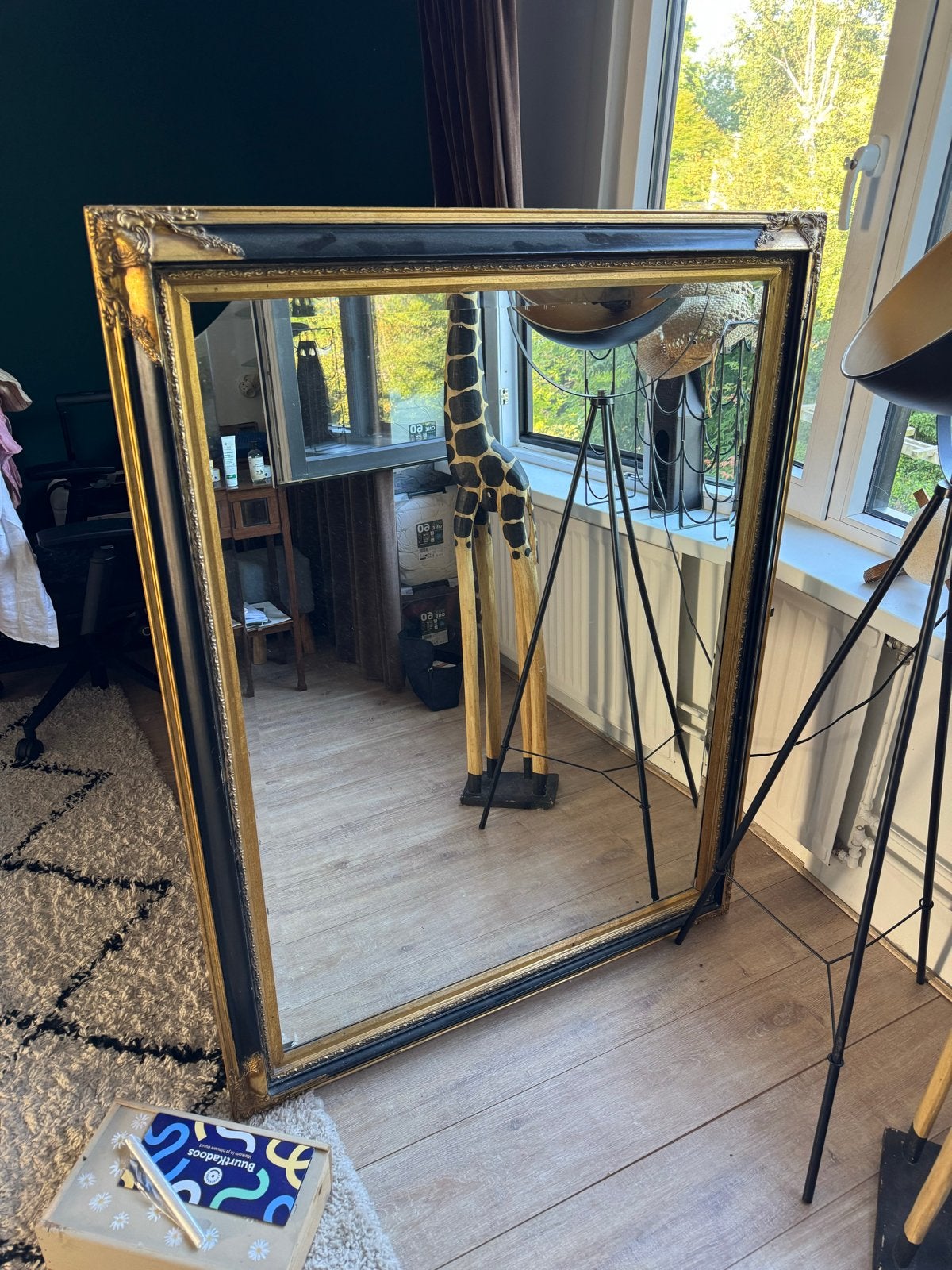 Grote spiegel met barokke lijst - goud/zwart, Antiek en Kunst, Antiek | Spiegels, Ophalen, Rechthoekig, 100 tot 150 cm, 150 tot 200 cm