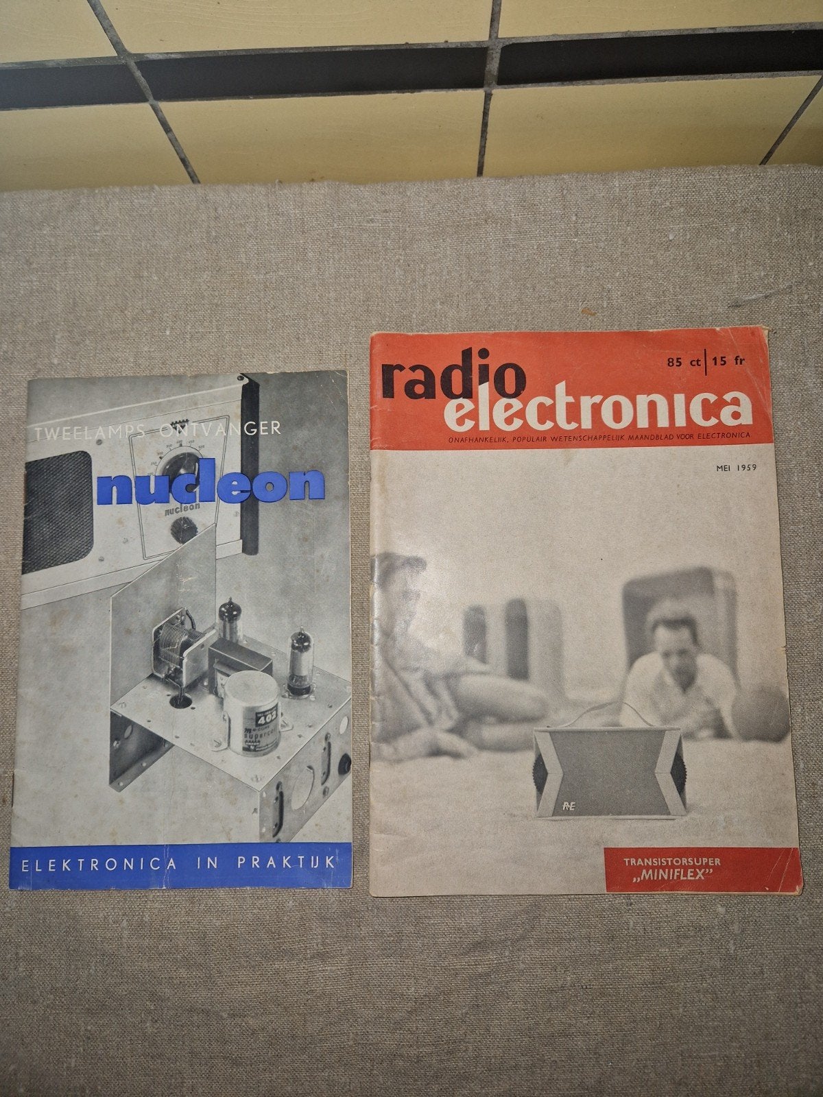 2 tijdschriften Nucleon en Radio Electronica 1959, Ophalen of Verzenden, Gebruikt, Bouwradio