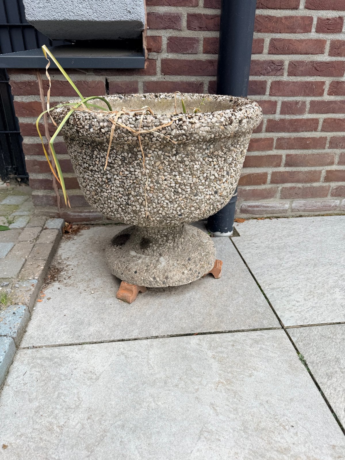 Zware stenen bloempot voor buiten, Tuin en Terras, Bloempotten, Ophalen, Steen, Gebruikt, 40 cm of meer