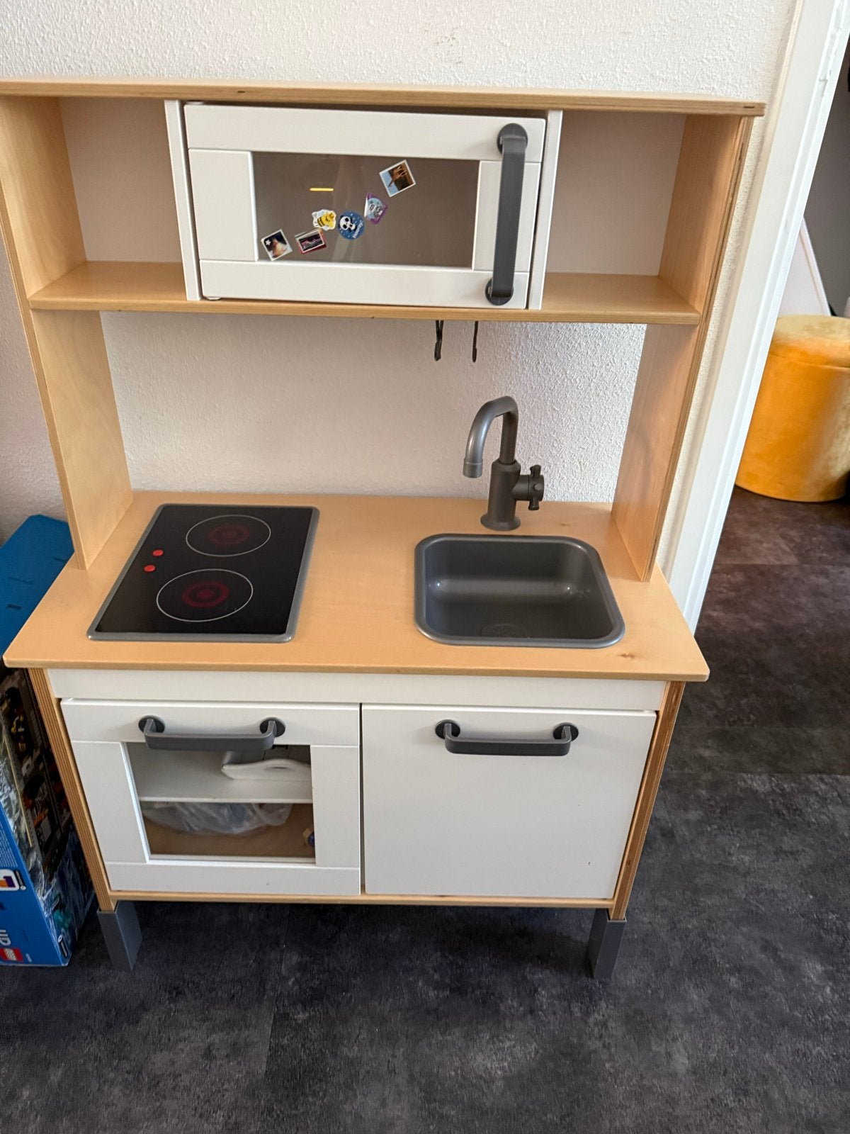 Ikea Duktig speelgoedkeuken met magnetron en accessoires, Ophalen, Zo goed als nieuw, Hout, Speelkeuken
