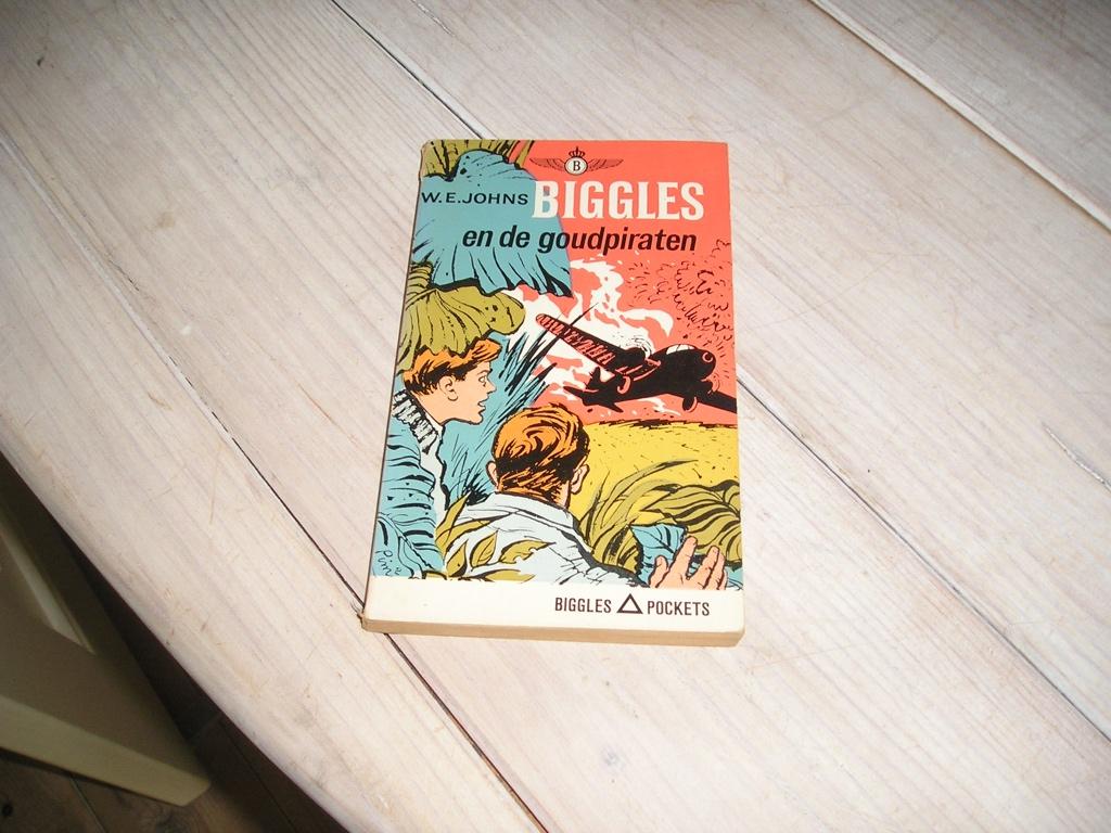 W.E. Johns - Biggles en de goudpiraten, Ophalen of Verzenden, Gelezen, W.E. Johns