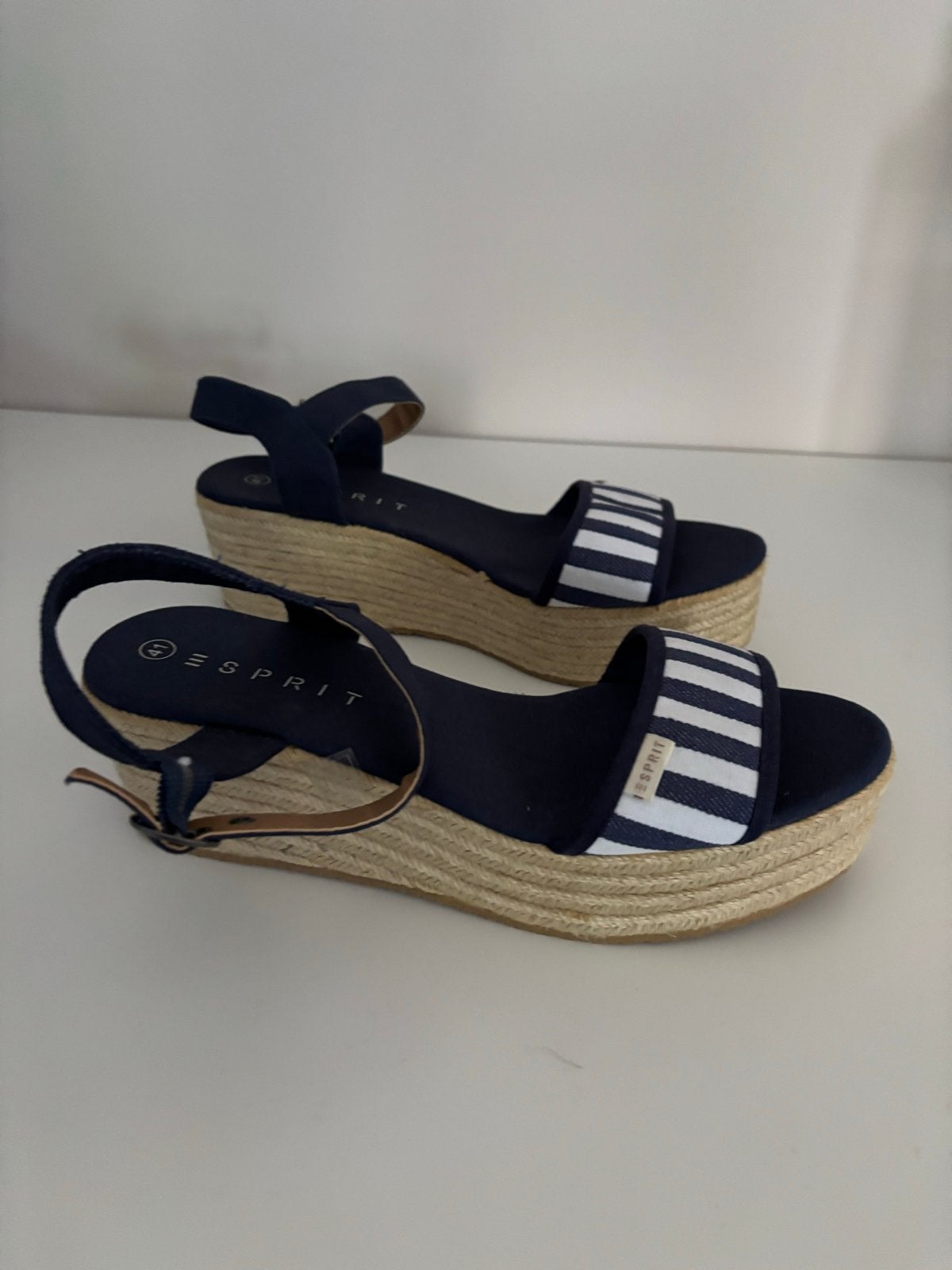 Esprit Sandalen Blauw/Wit Maat 41 - Nieuw met prijskaartje, Ophalen of Verzenden, Nieuw, Blauw, Sandalen of Muiltjes