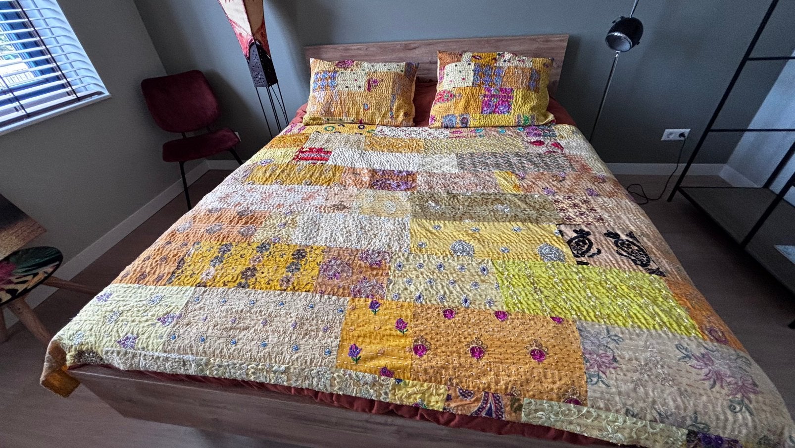 Sprei uit india 1.50 x 2.28 met 2 kussenslopen, Geel, Overige typen, Tweepersoons, Ophalen of Verzenden