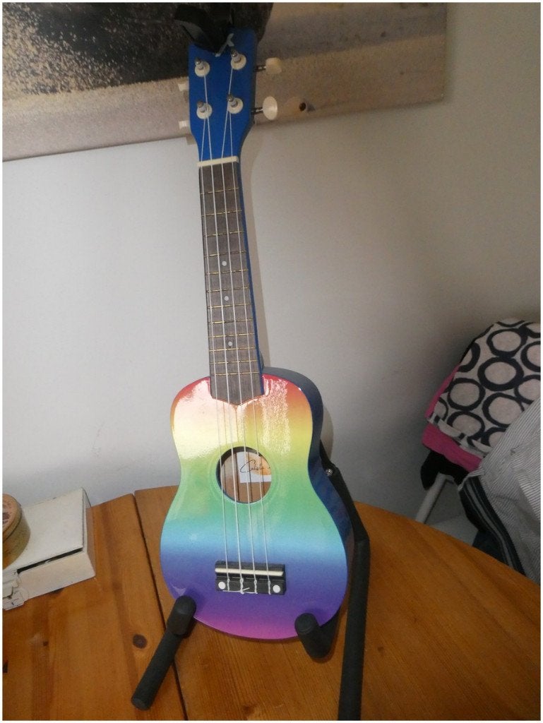 Ukelele in regenboog kleuren, Ophalen, Zo goed als nieuw, Ukelele