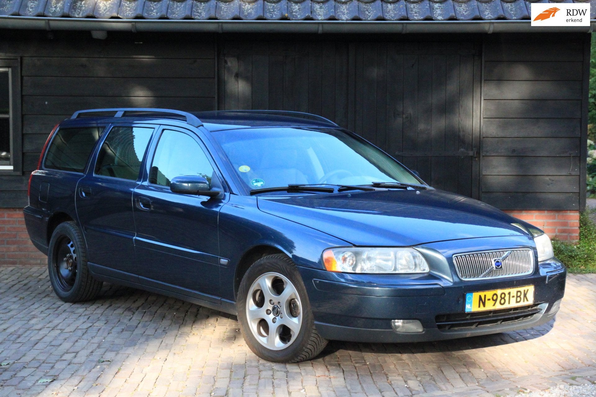 Volvo V70 2.5 T Automaat Momentum Parkeersensor/Stoelverwarm, 1532 kg, Blauw, Leder en Stof, 2521 cc