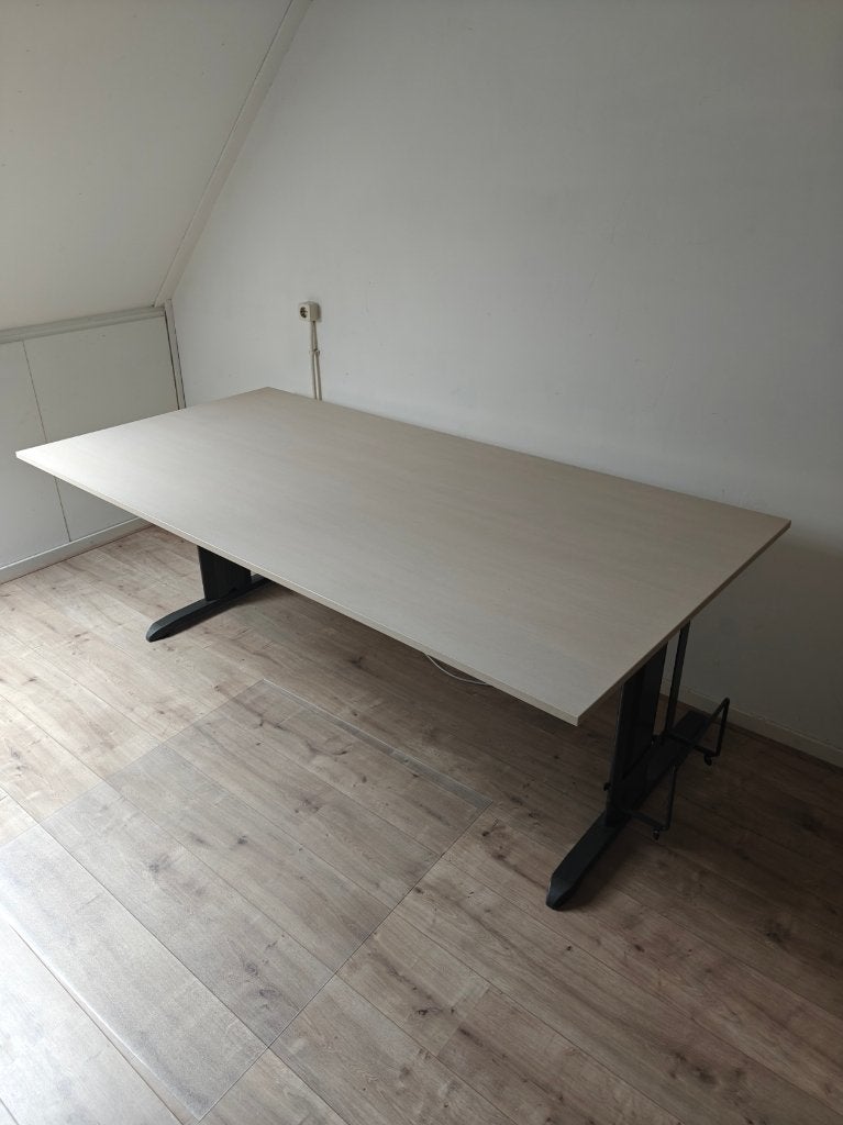 Professioneel Drentea Bureau (200x100 cm) – Licht Eiken, Ophalen, Spaanplaat of MDF, 100 cm, In hoogte verstelbaar