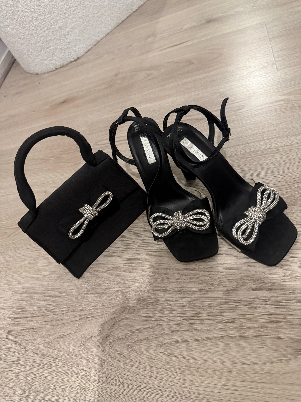 Zwarte sandalen met hak en bijpassende tas - Primark, Ophalen of Verzenden, Zo goed als nieuw, Zwart, Sandalen of Muiltjes