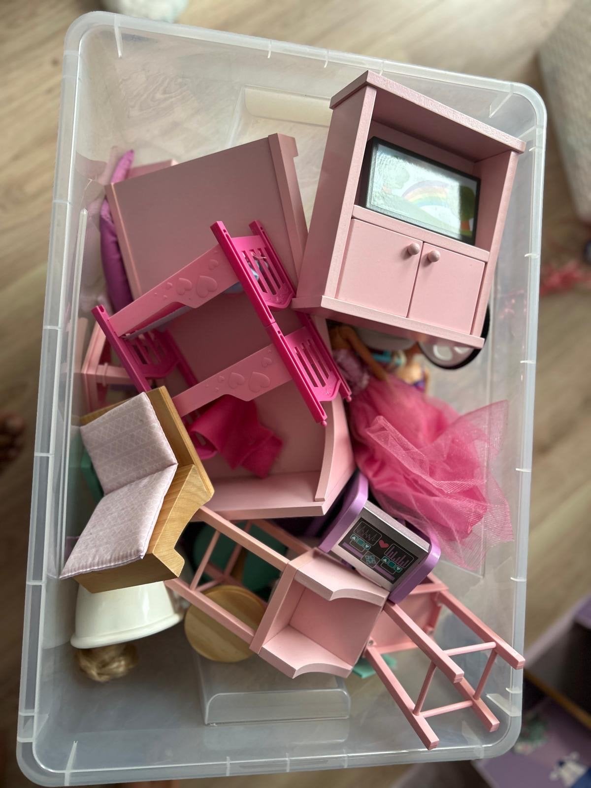 Foto 18 van Groot poppenhuis met veel accessoires en poppen