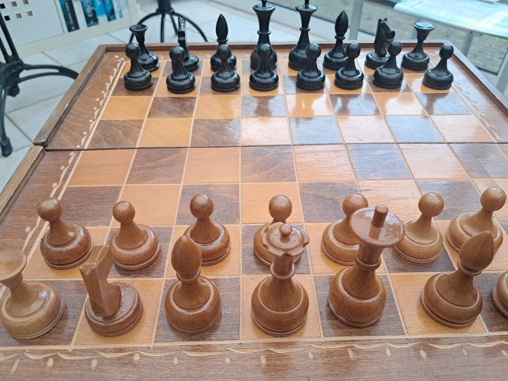 Schaakset, houten opklapbaar bord, prachtige stukken., Ophalen, Minder dan 500 stukjes, Gebruikt, Schaken