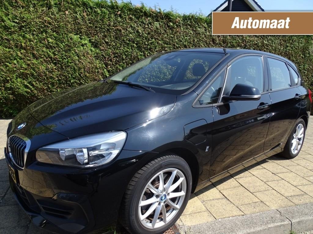 Bmw 2-SERIE 225XE IP SAPHIR ED. Cruise-Blth-ECC-Navi-Trekhaa, Auto's, Automaat, 136 pk, Gebruikt, Euro 6
