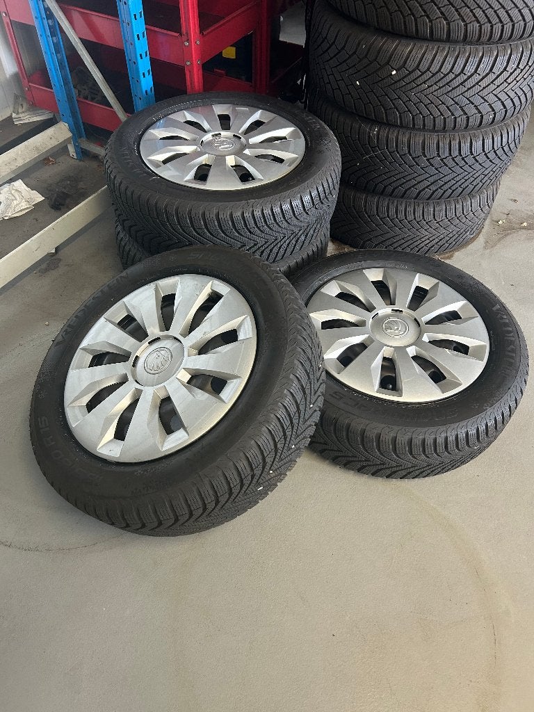 Banden met velg/ Doppen, Skoda Fabia ( Vredestein ), Auto-onderdelen, Ophalen, Gebruikt, 15 inch, Banden en Velgen