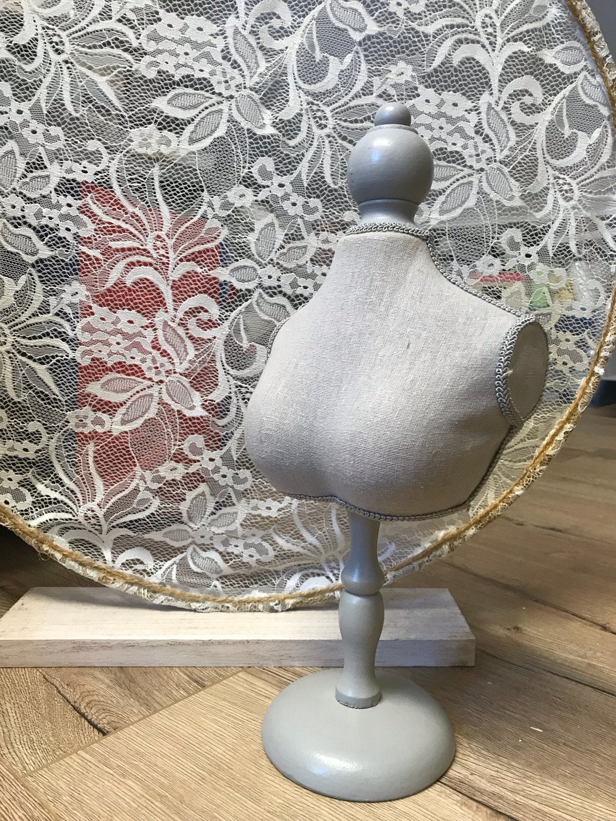 Decoratieve tafel mini paspop - Grijs/Beige, Ophalen of Verzenden, Grijs, Textiel, Klassiek
