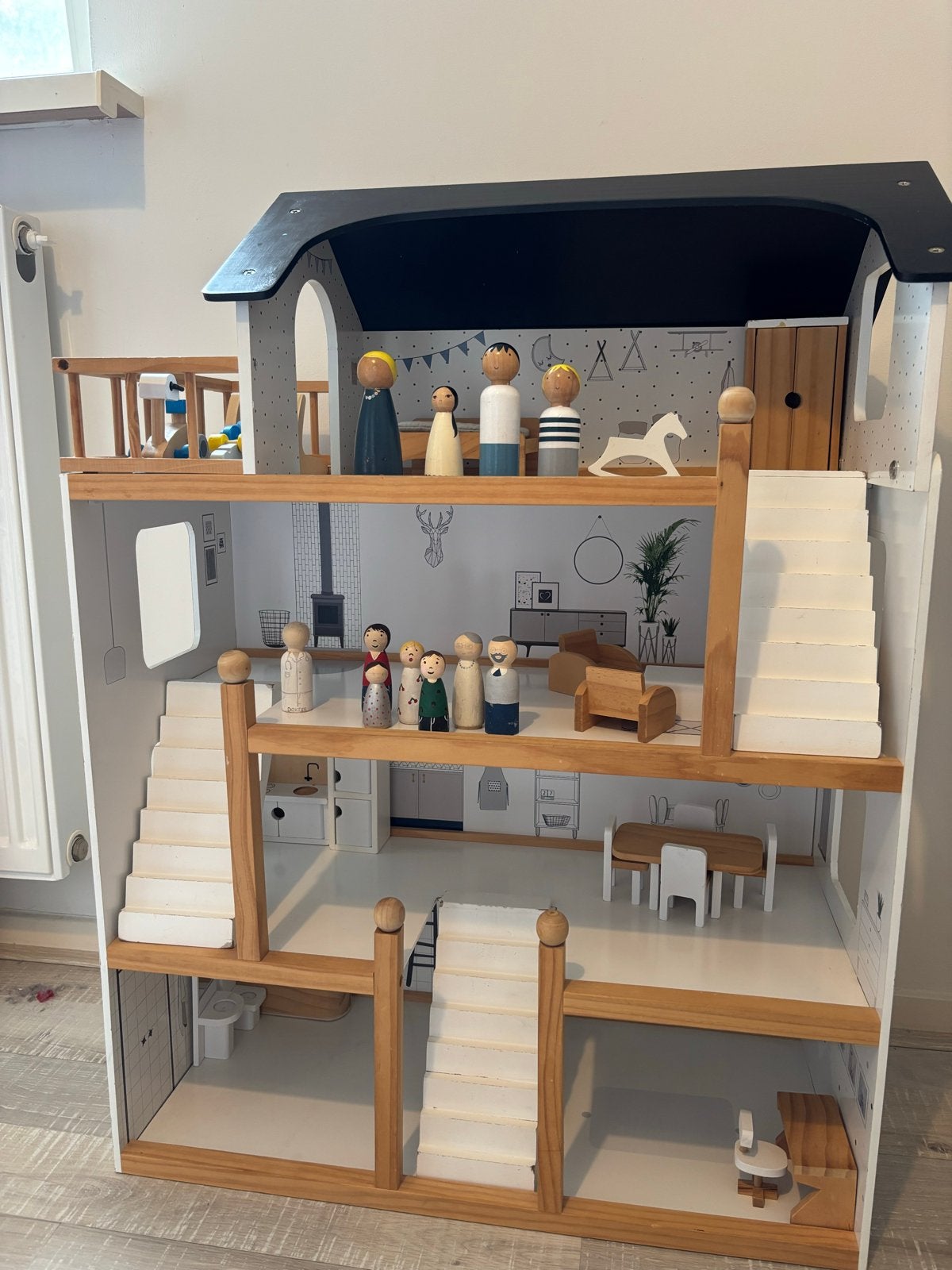 Poppenhuis Petite Amelie met meubels en poppetjes, Kinderen en Baby's, Speelgoed | Poppenhuizen, Gebruikt, Poppenhuis, Ophalen