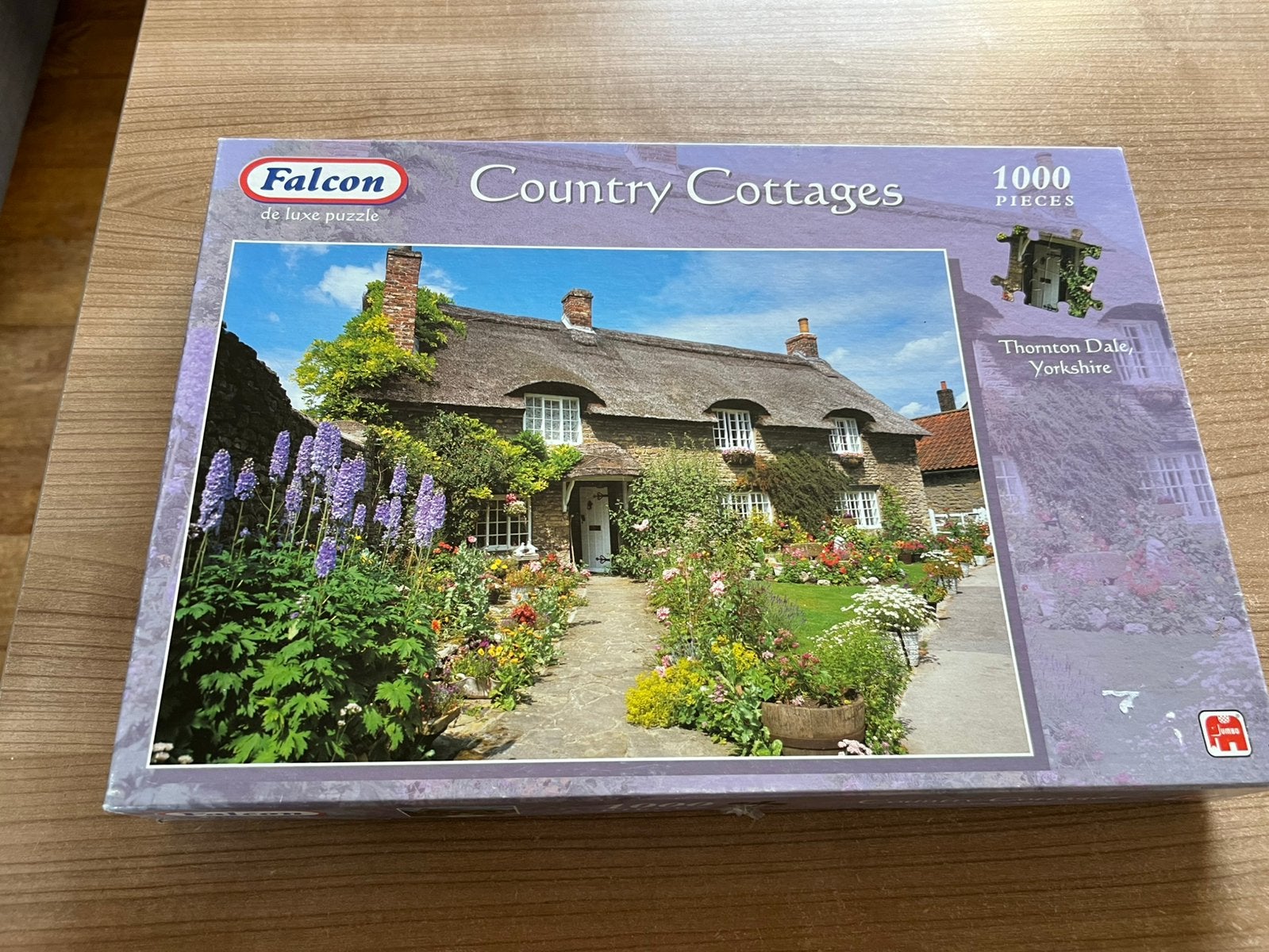 Falcon puzzel 1000 stukjed Country Cottage Thornton Dale, Ophalen of Verzenden, 500 t/m 1500 stukjes, Zo goed als nieuw
