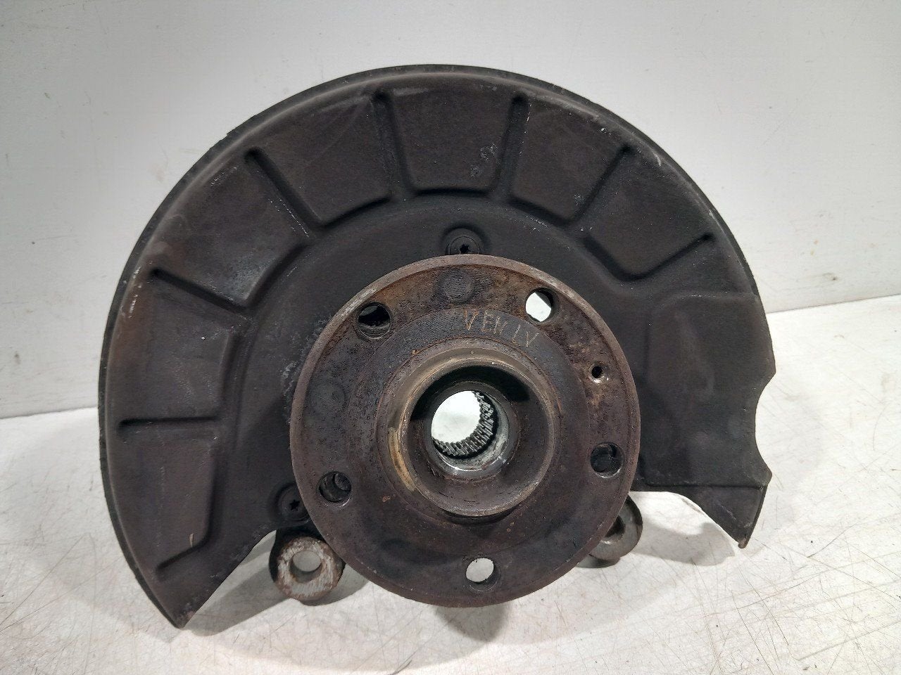 Wielnaaf links voor Volkswagen Tiguan, Onderdelen@venauto.nl, Van der Ven Autorecycling B.V., Gebruikt, Ettenseweg 76, 4706 PB Roosendaal, The Netherlands