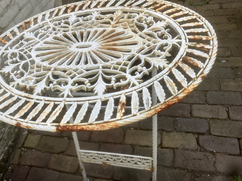 Een leuke gietijzeren bistrotafel in antiek witte afwerking, Tuin en Terras, Ophalen, Gebruikt, Ovaal, Metaal