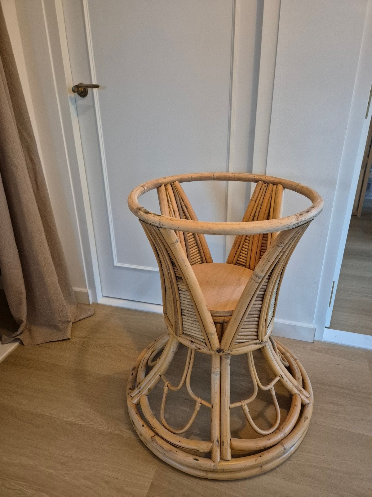 Rotan plantenstandaard of tafelonderstel bamboe hout, Huis en Inrichting, Woonaccessoires | Zuilen en Pilaren, Ophalen