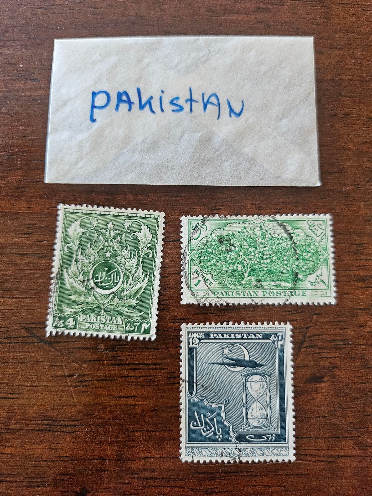 Set van 3 vintage postzegels uit Pakistan, Postzegels en Munten, Postzegels | Azië, Ophalen of Verzenden