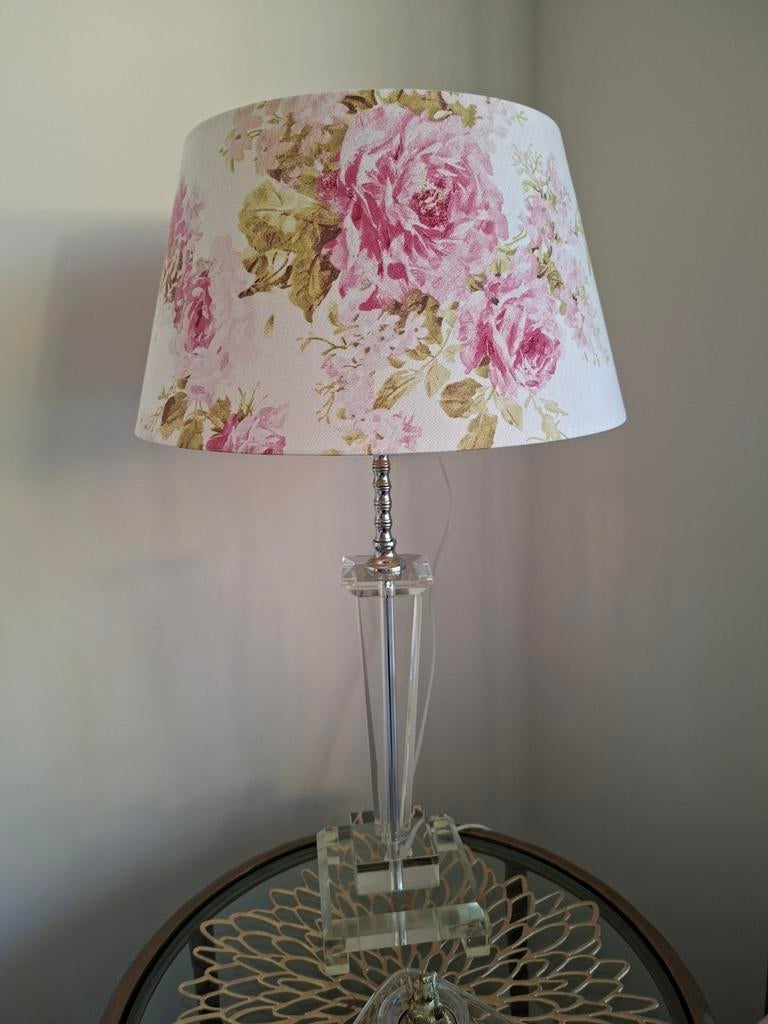 Glazen tafellamp met gebloemde kap slechts 15 euro!, Ophalen, Zo goed als nieuw, Glas, 50 tot 75 cm