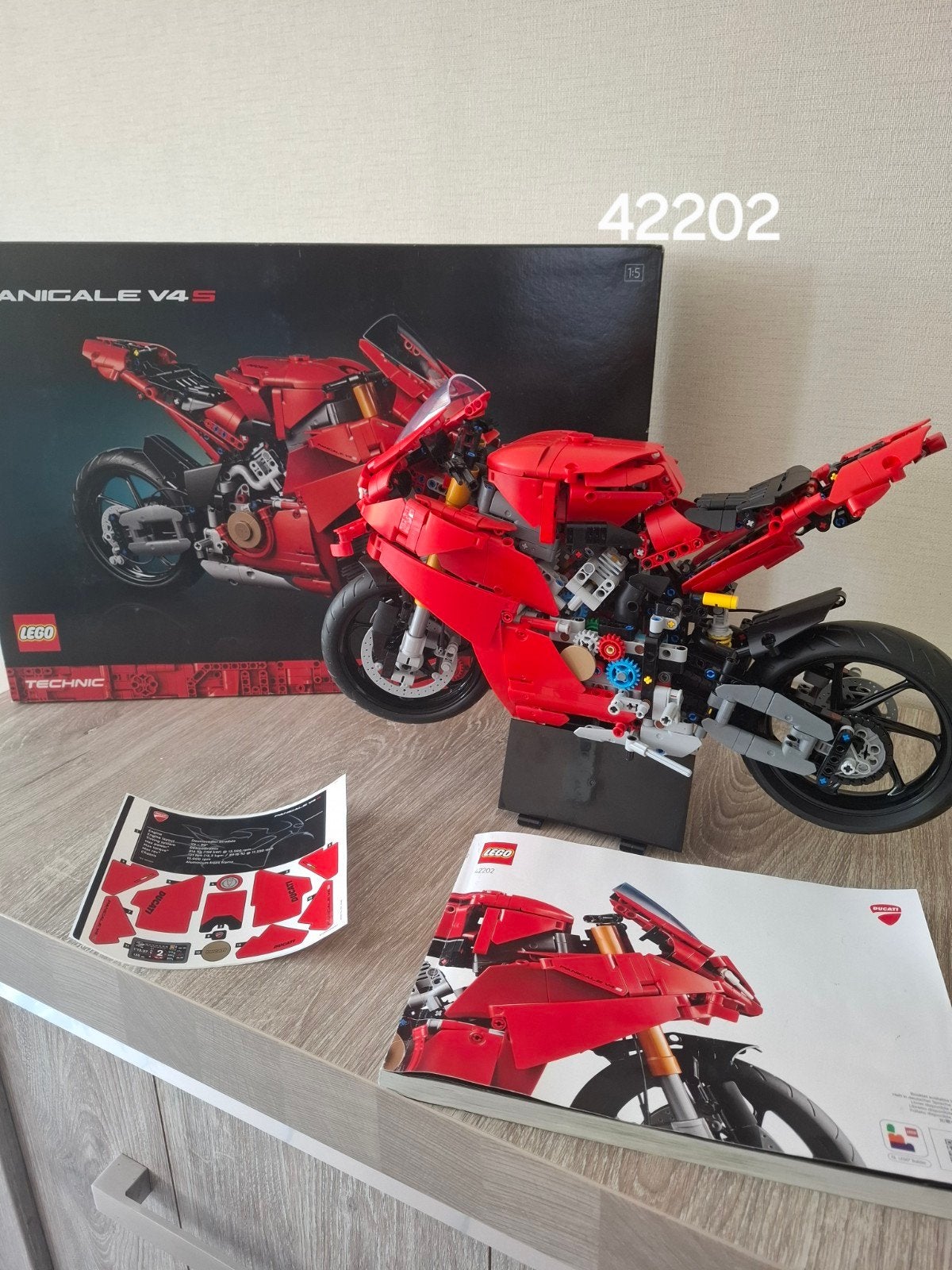 LEGO 42202Technic Ducati Panigale V4 RS- Zo goed als nieuw, Ophalen of Verzenden, Zo goed als nieuw