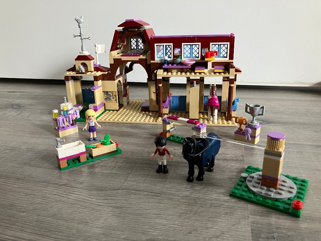 Lego Friends - Manege "Heartlake Paardrijclub"., Lego, Friends, Ophalen of Verzenden, Complete set