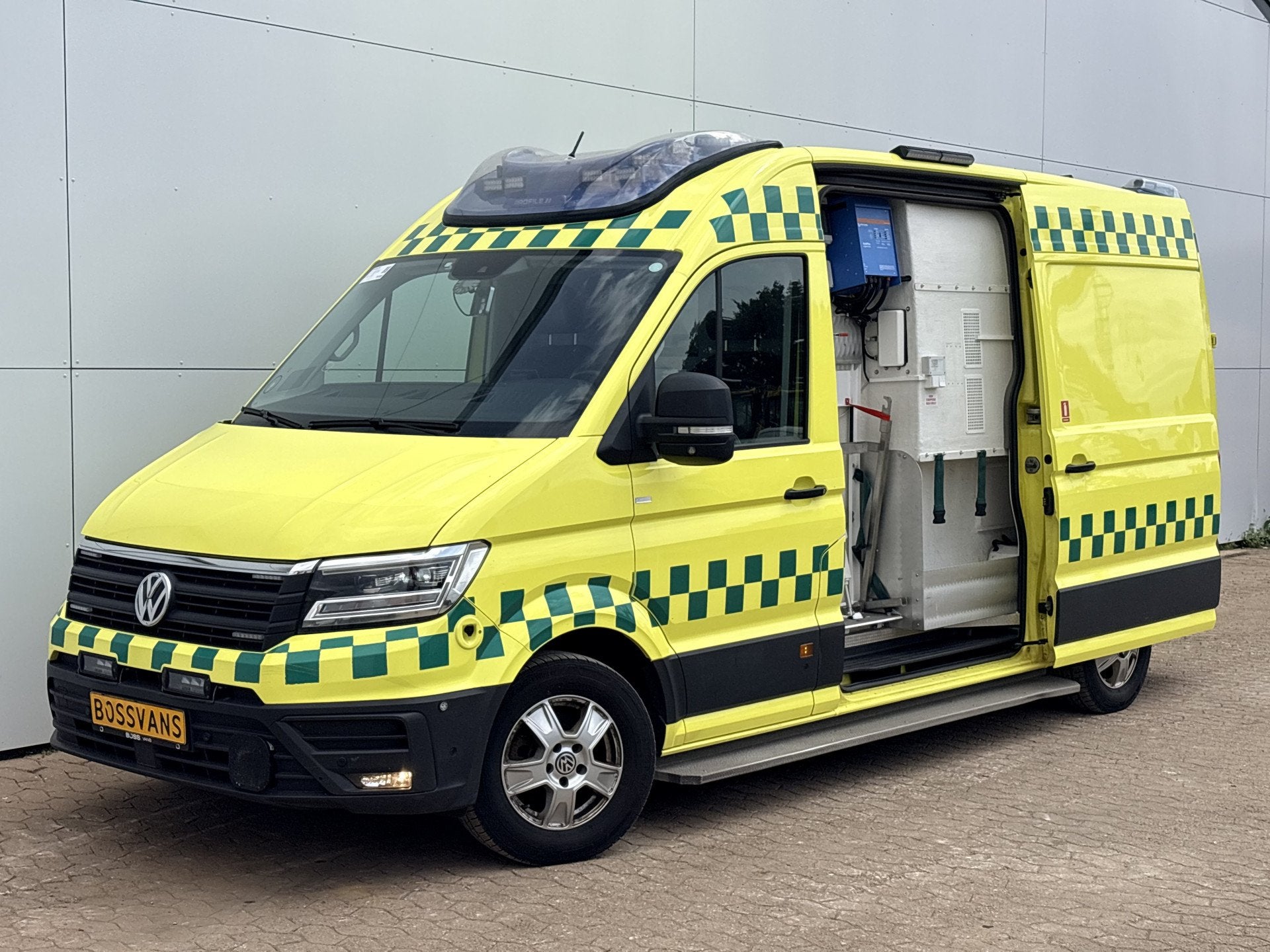 Volkswagen Crafter 2.0 TDI 177PK Ambulance L3H3 Automaat ACC, Auto's, Bestelauto's, Stof, Gebruikt, Zwart, 4 cilinders