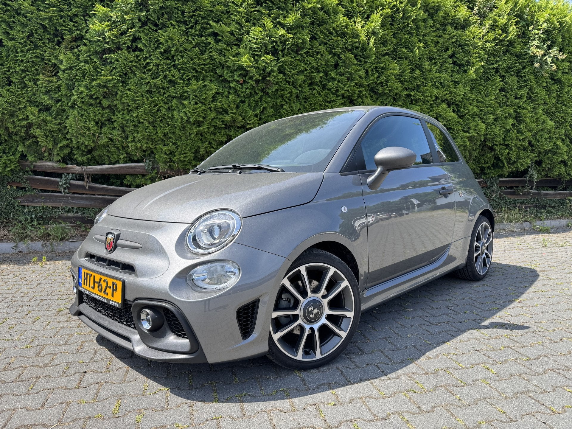 Abarth 595 1.4 T-Jet Abarth Turismo 70th Anniversary UNIEK, Auto's, Abarth, Voorwielaandrijving, Dealer onderhouden, 15 km/l, Gebruikt