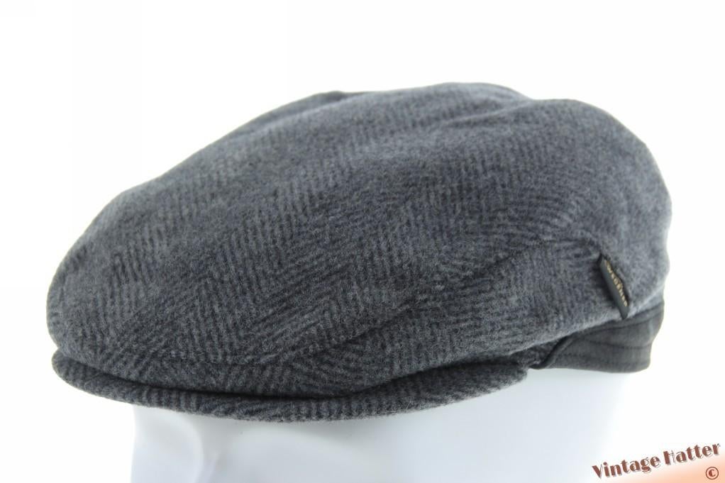 Platte pet Wegener grijs visgraat motief met oorwarmer 57,5, Wegener, Ophalen of Verzenden, Pet, 57 cm (M, 7⅛ inch) of minder
