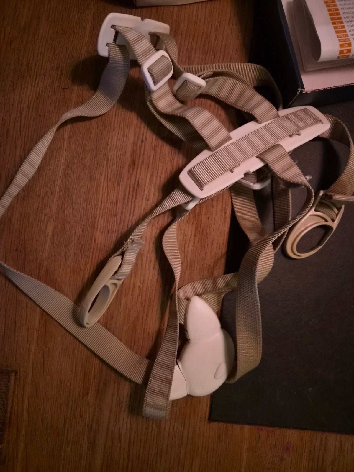Stokke Tripp Trapp setje: Beugel, tuigje en eetblad, Ophalen of Verzenden, Gebruikt, Meegroeistoel, Gordel(s)
